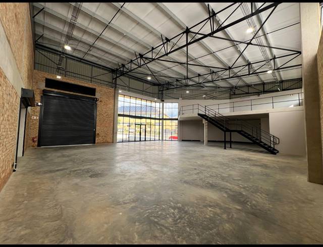 410M² WAREHOUSE TO LET IN STRIJDOMPARK